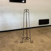 The black iron standing easel
